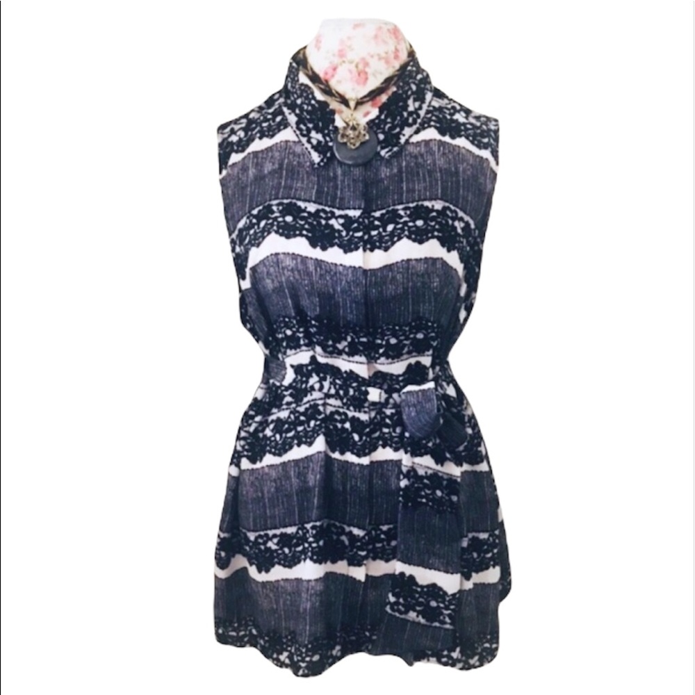 Vince Camuto Black & White Lace Print Blouse
